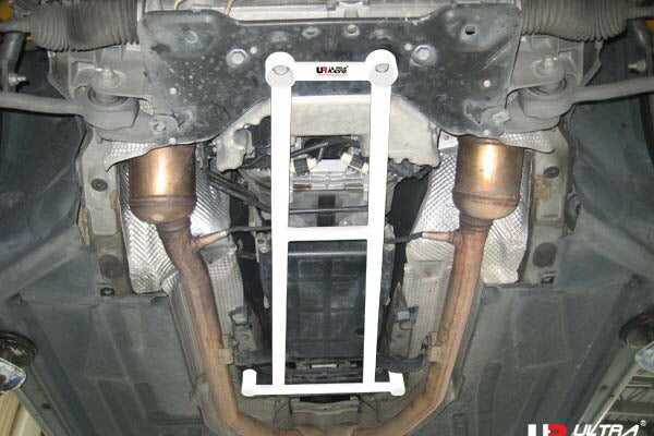 ULTRA RACING フロントメンバーブレース MERCEDES BENZ CLKクラス W209 209365/209465 2002/04〜2009/07 LA4-992