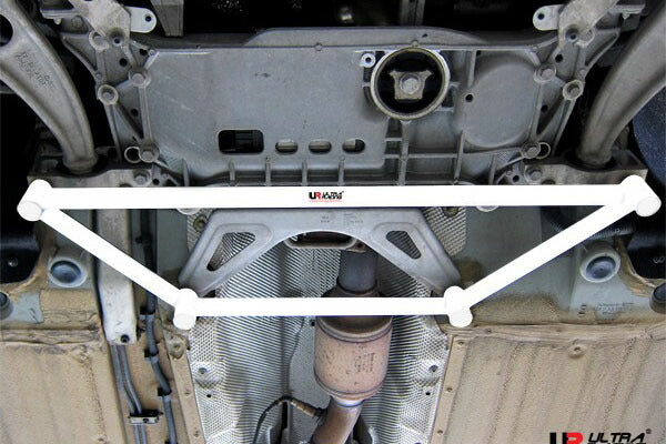 ULTRA RACING フロントメンバーブレース AUDI TT 8J 2006/07〜2015/08 LA4-1209