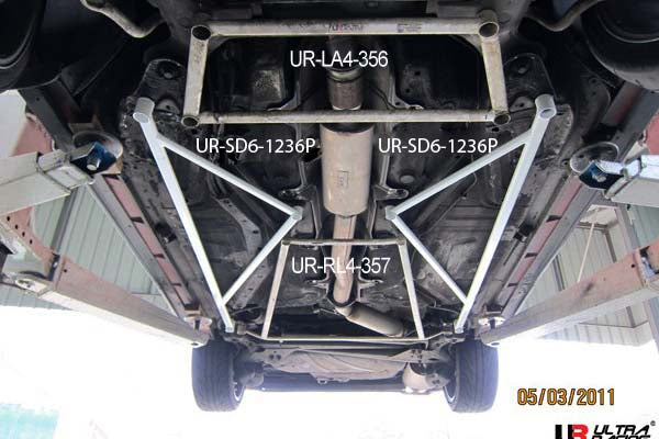 ULTRA RACING リアメンバーブレース VOLVO V70 8B5254W 1997/02〜2000/06 RL4-357