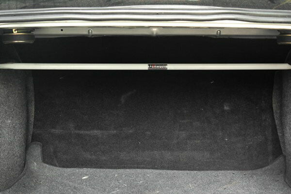 ULTRA RACING リアタワーバー AUDI A4(B5) 8DADR 1995/10〜2001/01 RE2-3326
