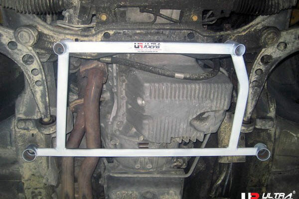 ULTRA RACING フロントメンバーブレース BMW 3シリーズ E36 CD28 1991/07〜1999/11 LA4-940