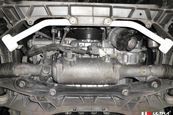 ULTRA RACING フロントメンバーブレース レクサス LS460 USF40 2006/09〜2017/10 LA2-1690