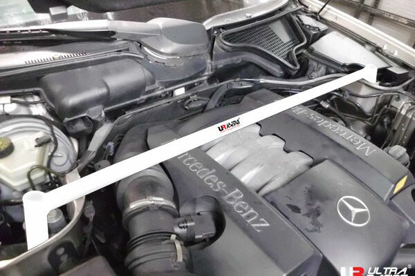 ULTRA RACING フロントタワーバー MERCEDES BENZ Eクラス W210 210061 1995/10〜2002/06 TW2-1971