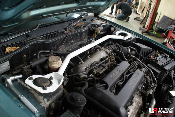 ULTRA RACING フロントタワーバー ニッサン ブルーバード U11 1983/10〜1990/05 TW2-1592