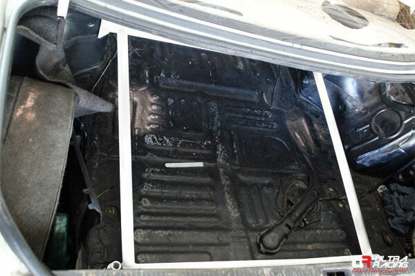ULTRA RACING リアタワーバー トヨタ マークII LX80 1989/04〜1993/02 RE4-1401