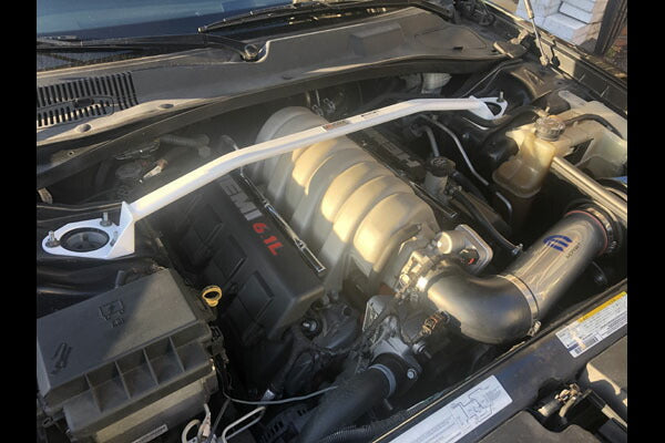 ULTRA RACING フロントタワーバー DODGE チャージャー 2007/06〜2010/10 TW2-2340