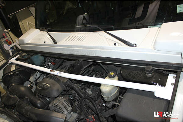 ULTRA RACING フロントタワーバー HUMMER H2 2003/02〜2010/02 TW2-2073