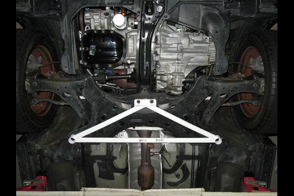 ULTRA RACING フロントメンバーブレース トヨタ カローラアクシオ NZE141 2006/10〜2012/05 LA3-153