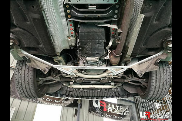 ULTRA RACING フロントメンバーブレース MERCEDES BENZ Eクラス W212 212077 2009/05〜 LA4-3328