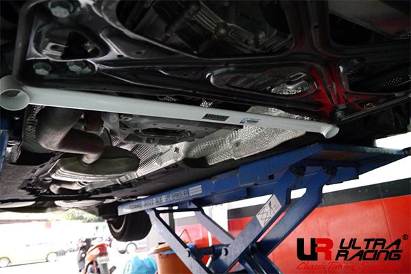 ULTRA RACING フロントメンバーブレース AUDI A6アバント(C7) 4GCDN/4GCYG 2012/02〜 LA2-2486