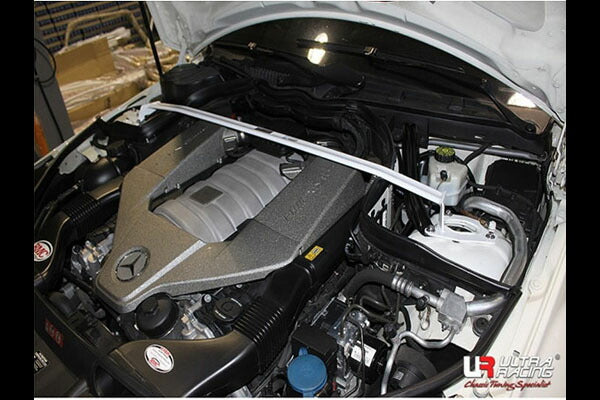 ULTRA RACING フロントタワーバー MERCEDES BENZ Cクラス W204 204057 2007/06〜2015/04 TW2-1820