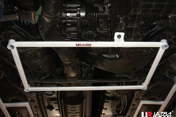 ULTRA RACING フロントメンバーブレース ミツビシ ランサーエボリューションVII CT9A 2001/02〜2002/02 LA4-310