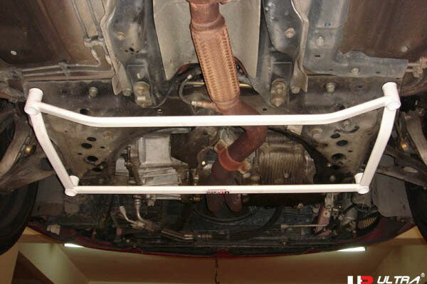 ULTRA RACING フロントメンバーブレース ALFA ROMEO 147 937AB 2001/10〜2011/03 LA4-293