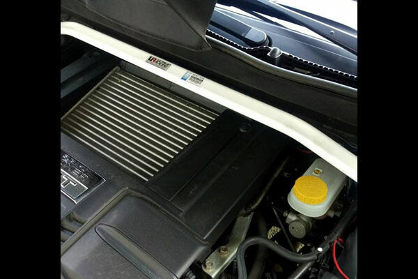 ULTRA RACING フロントタワーバー スバル フォレスター SJG 2012/11〜2018/07 TW2-2954