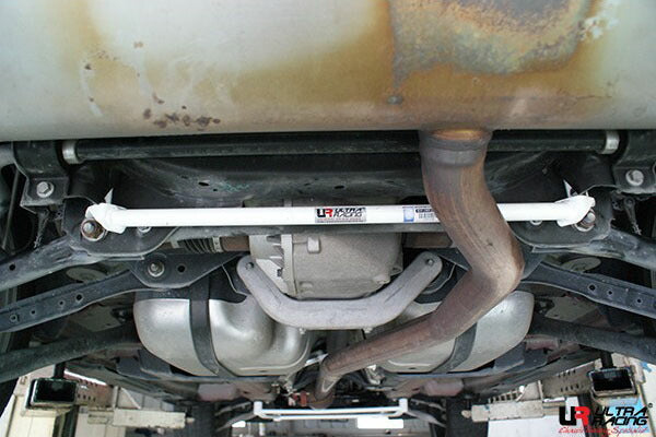 ULTRA RACING リアメンバーブレース LAND ROVER レンジローバー イヴォーク LV2A/LV2XB 2012/03〜 RL2-1805