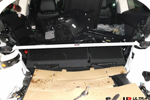 ULTRA RACING リアタワーバー LAND ROVER レンジローバー イヴォーク LV2A/LV2XB 2012/03〜 RE2-1801