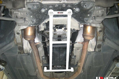 ULTRA RACING フロントメンバーブレース MERCEDES BENZ CLKクラス W209 209365/209465 2002/04〜2009/07 LA4-992