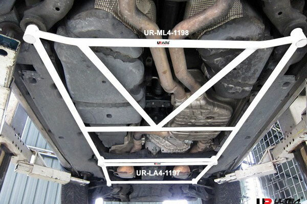 ULTRA RACING ミドルメンバーブレース VOLKSWAGEN トゥアレグ 7LAZZS/7LBMVS 2003/09〜2011/02 ML4-1198
