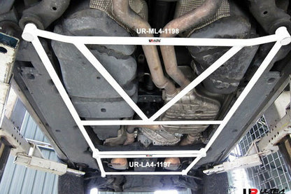 ULTRA RACING ミドルメンバーブレース VOLKSWAGEN トゥアレグ 7LAZZS/7LBMVS 2003/09〜2011/02 ML4-1198