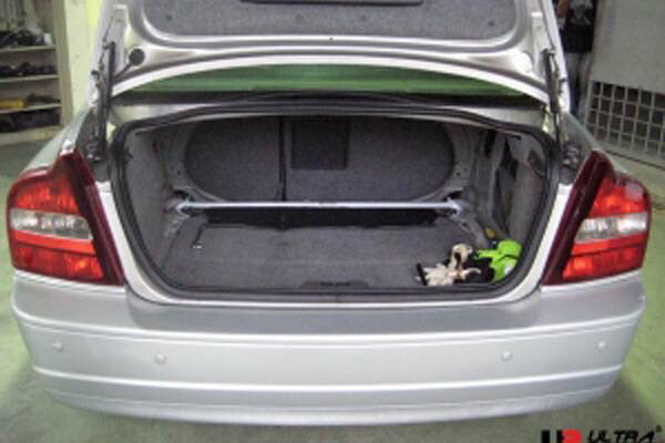 ULTRA RACING リアタワーバー VOLVO S80 TB5244/TB6284/TB6294/TB6304 1998/09〜2006/08 RE2-927