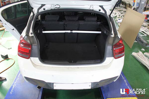 ULTRA RACING リアタワーバー BMW 1シリーズ F20 1A16 2011/09〜2015/10 RE2-2747A