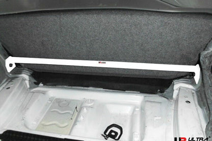 ULTRA RACING リアタワーバー BMW 3シリーズ E90 VB30 2005/04〜2014/02 RE2-2077
