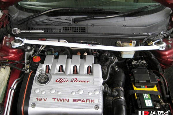 ULTRA RACING フロントタワーバー ALFA ROMEO 147 937AB 2001/10〜2011/03 TW2-784