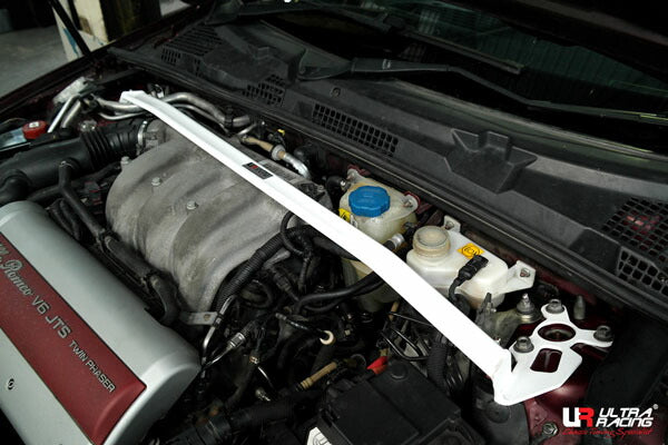 ULTRA RACING フロントタワーバー ALFA ROMEO 159 93932 2006/02〜2011/07 TW2-3502