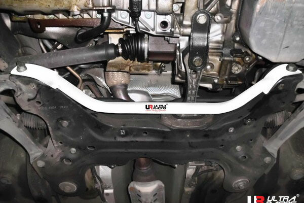 ULTRA RACING フロントメンバーブレース AUDI TT 8N 1999/10〜2006/07 LA2-2090