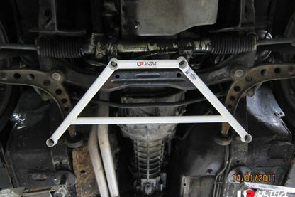 ULTRA RACING フロントメンバーブレース BMW 3シリーズ E30 A18/A20/A25/A25X/B20/B25 1989/01〜1993/10 LA4-1082