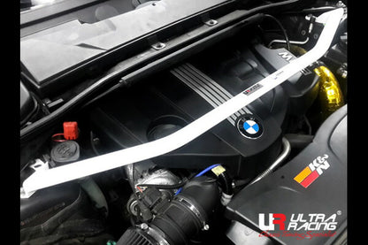 ULTRA RACING フロントタワーバー BMW 3シリーズ E90 VB25 2005/04〜2011/10 TW2-1026