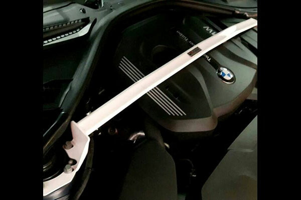 ULTRA RACING フロントタワーバー BMW 3シリーズ F30 8A20 2012/01〜 TW2-3744