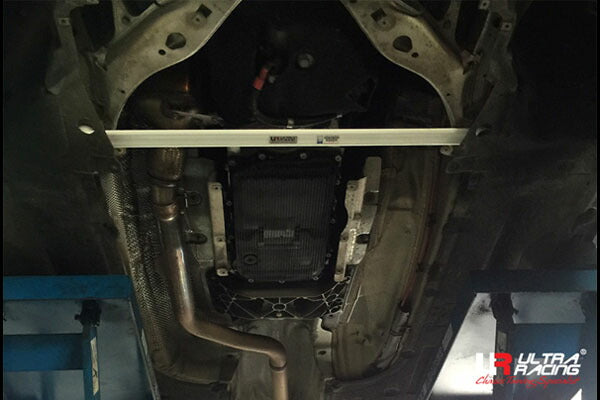 ULTRA RACING フロントメンバーブレース BMW 5シリーズ F10 FR30/MU30 2010/03〜2011/10 LA2-2155
