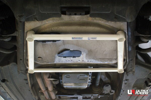 ULTRA RACING フロントメンバーブレース BMW X5 E53 FB44 2000/10〜2007/06 LA4-1702