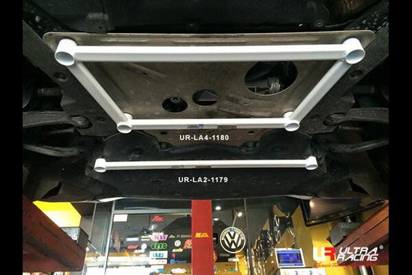 ULTRA RACING フロントメンバーブレース BMW X5 F15 KT20 2015/09〜2018/06 LA2-1179