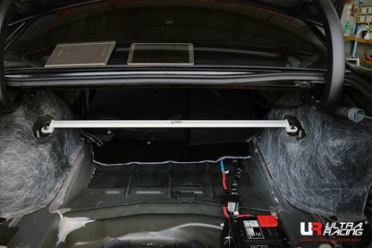 ULTRA RACING リアタワーバー CHRYSLER 300C  2005/02〜2011/09 RE2-3023
