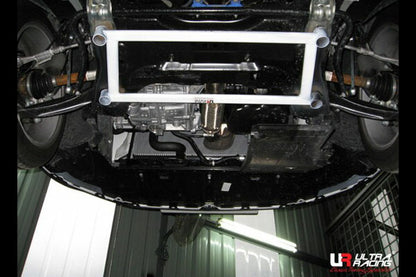 ULTRA RACING フロントメンバーブレース CITROEN DS5 B85F02/B85G01 2012/08〜 LA4-847