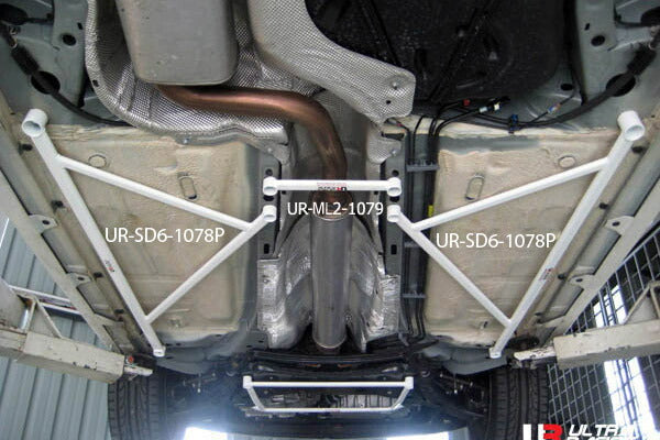 ULTRA RACING サイドロアバー FORD フォーカス WF0FYD 2005/08〜2008/03 SD6-1078P