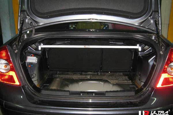 ULTRA RACING リアタワーバー FORD フォーカス WF0FYD 2005/08〜2008/03 RE2-629A
