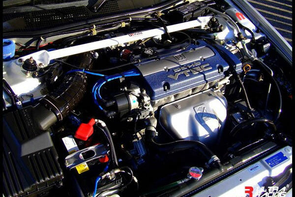 ULTRA RACING フロントタワーバー ホンダ アコードユーロR CL1 1997/09〜2002/10 TW2-207