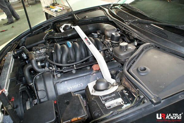 ULTRA RACING フロントタワーバー JAGUAR XK8 JEDA 1996/08〜2006/07 TW2-1551