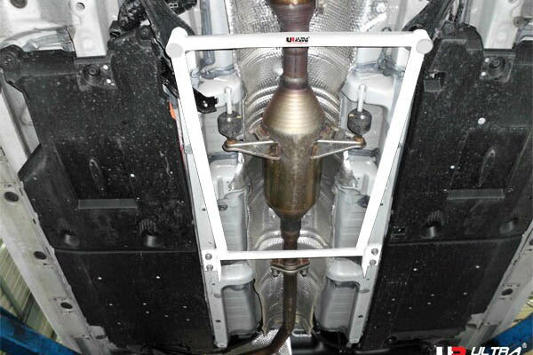 ULTRA RACING ミドルメンバーブレース レクサス CT200h ZWA10 2011/01〜 ML4-1627