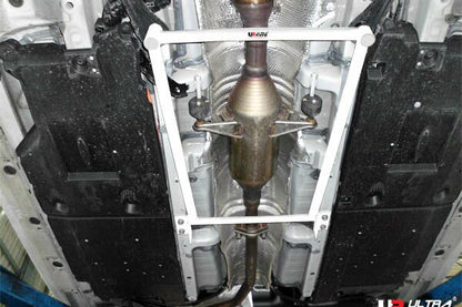 ULTRA RACING ミドルメンバーブレース レクサス CT200h ZWA10 2011/01〜 ML4-1627