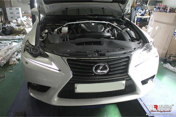 ULTRA RACING フロントタワーバー レクサス IS200t ASE30 2013/05〜 TW2-3712