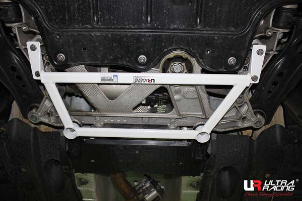 ULTRA RACING フロントメンバーブレース AUDI A3セダン 8VCZPL 2014/01〜 LA4-3048