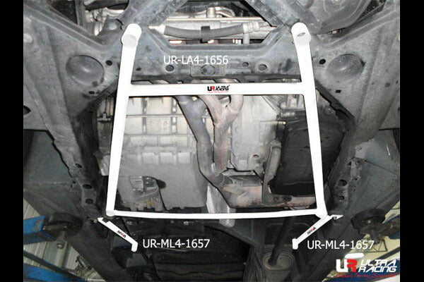ULTRA RACING フロントメンバーブレース MERCEDES BENZ Aクラス W168 168033 1998/09〜2005/02 LA4-1656