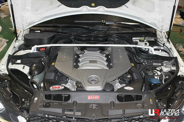 ULTRA RACING フロントタワーバー MERCEDES BENZ Cクラス W204 204077 2007/06〜2015/04 TW2-1820