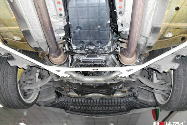 ULTRA RACING フロントメンバーブレース MERCEDES BENZ Cクラス W204ワゴン 204277 2008/04〜2014/10 LA4-1822