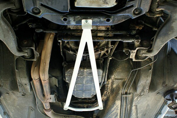 ULTRA RACING フロントメンバーブレース MERCEDES BENZ Eクラス W124 124022 1986/12〜1993/10 LA3-2159