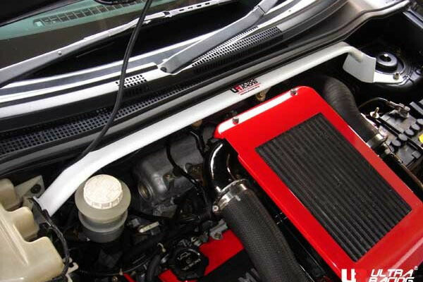 ULTRA RACING フロントタワーバー ミツビシ エアトレック TA-CU2W 2001/06〜2005/10 TW2-330